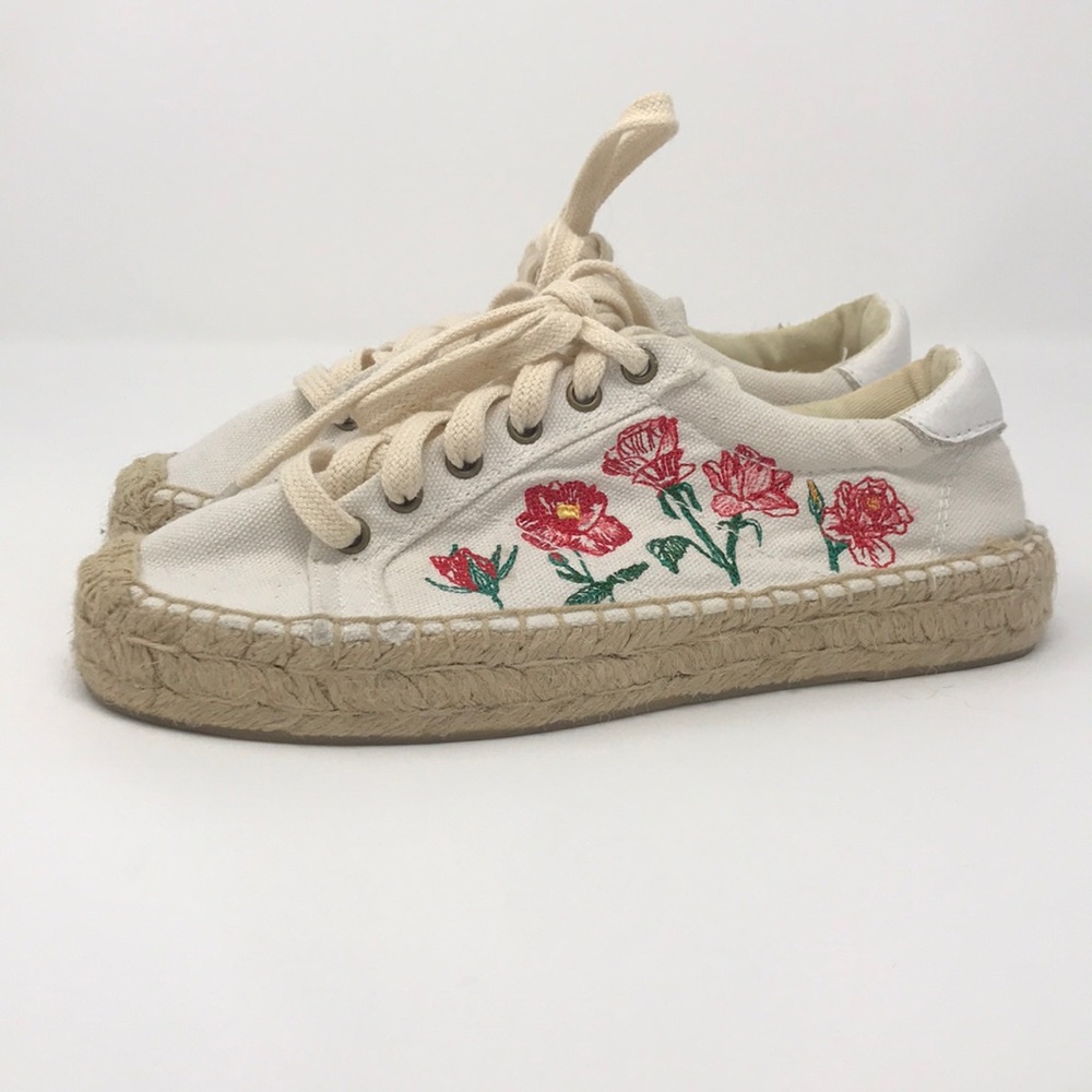 NWOT soludos sneaker